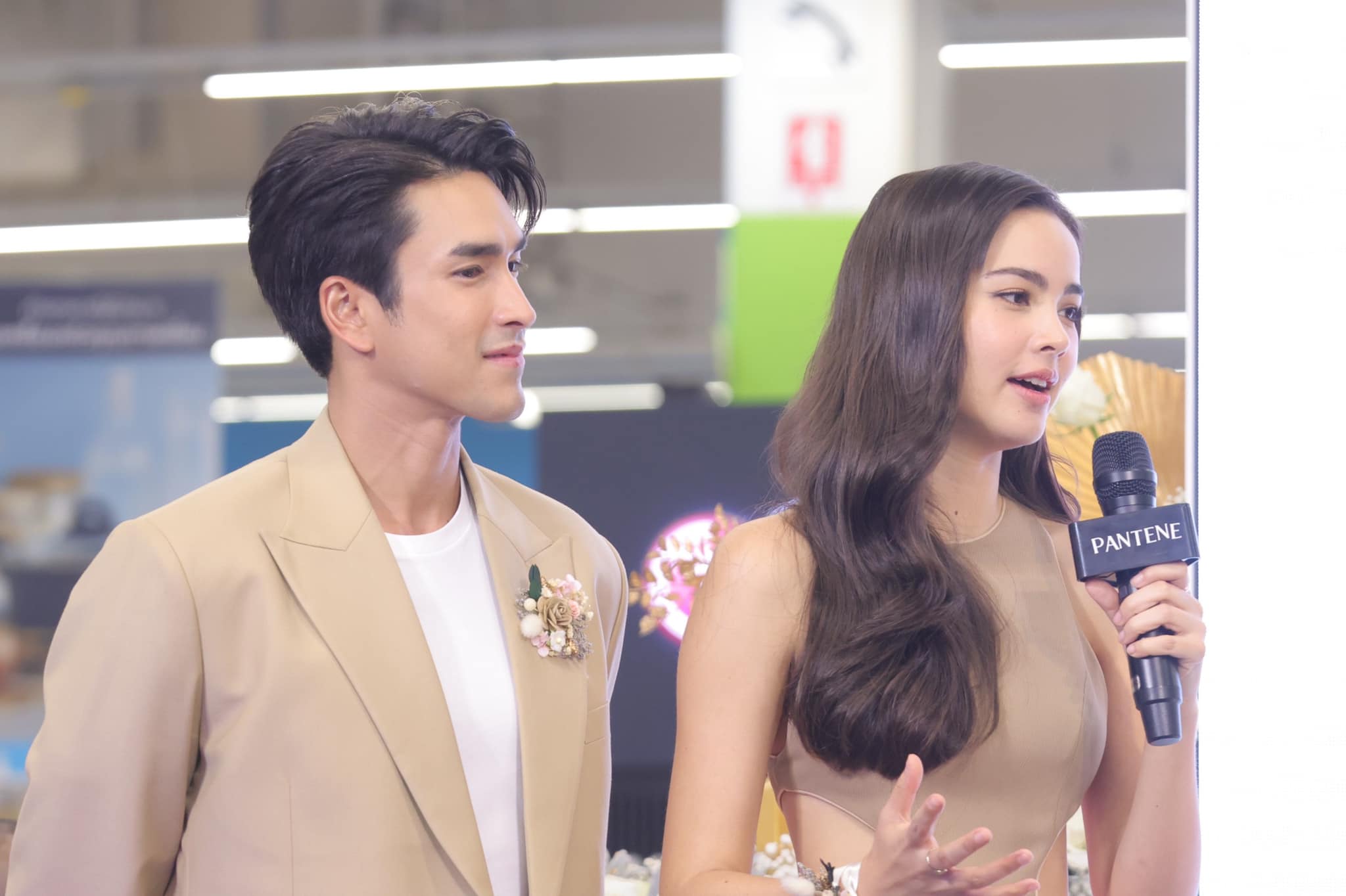 ณเดชน์-ญาญ่า โชว์สวีทกลางห้าง พร้อมแชร์เคล็ดลับผมสวยสไตล์คู่แท้